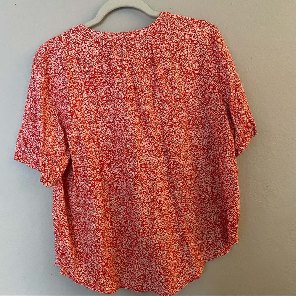 Universal Thread Red Floral Front Button Shirt/Bl… - image 4